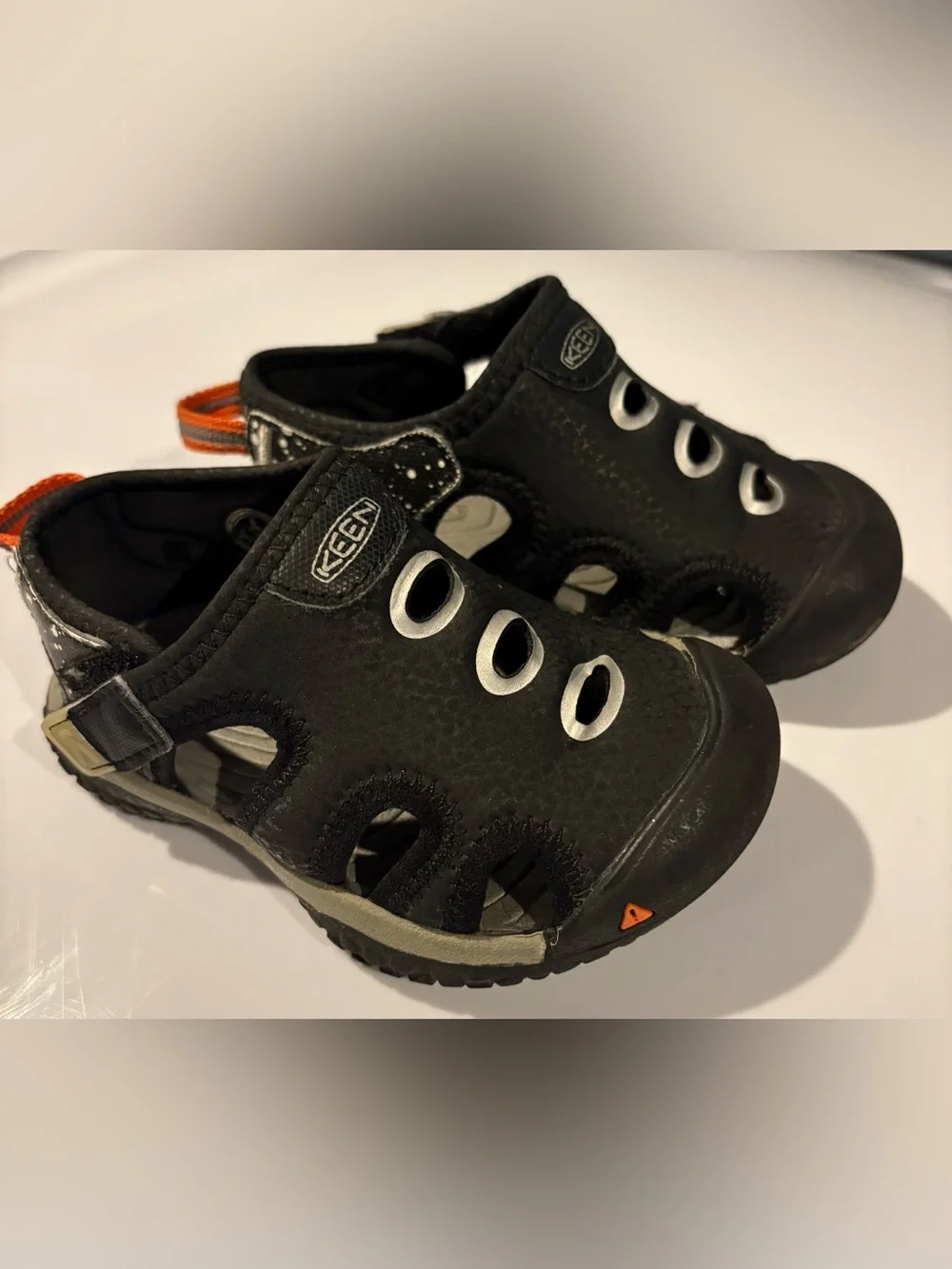 Keen Stingray toddler sandals black and cosmos Size 6 baby shoes water repellent